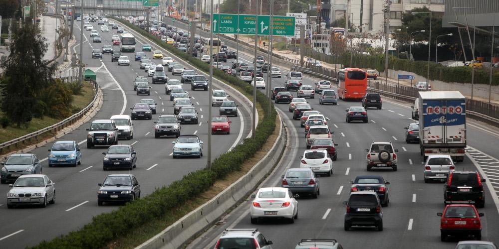 Ουρές χιλιομέτρων στην Εθνική μετά από το τροχαίο στην παλιά Renault