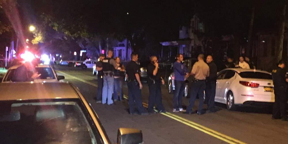 Τρόμος στη Νέα Υόρκη – 7 τραυματίες και φόβοι για θύματα από πυροβολισμούς στο Σιρακιούζ