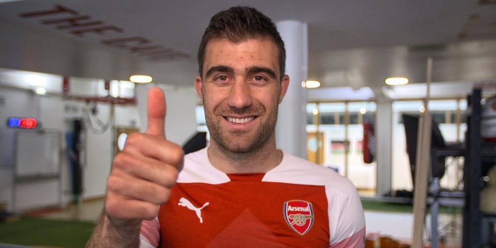 Ο Παπασταθόπουλος έγινε το πρόσωπο της Άρσεναλ για τον Άγιο Βαλεντίνο[βίντεο]