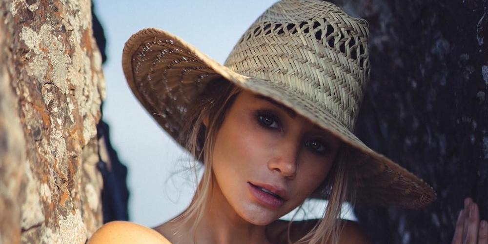 Το ολόσωμο μαγιό της Σάρα Άντεργουντ δεν καλύπτει τίποτα [εικόνα]