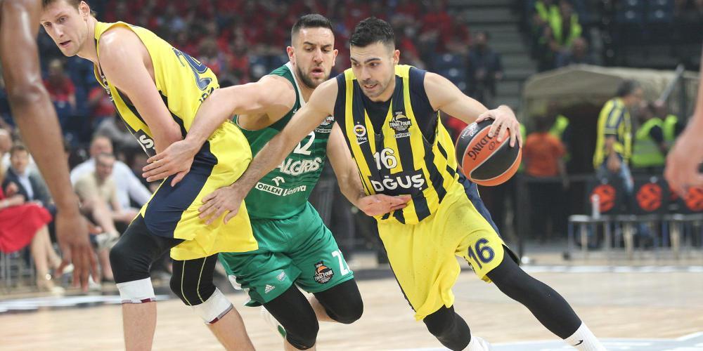 Ο Σλούκας δεν κράτησε πανό για τον Ατατούρκ εξαγριώνοντας τους οπαδούς της Φενέρ αντέδρασαν [βίντεο]