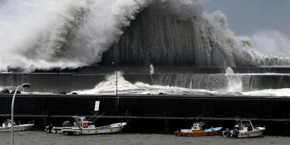 Ο τυφώνας Τζέμπι σαρώνει την Ιαπωνία - Τουλάχιστον έξι νεκροί [βίντεο]