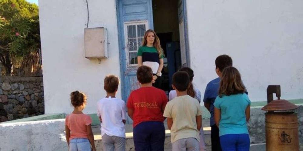 Αυτή είναι η «δασκάλα με τα χρυσά μαλλιά» της Tελένδου