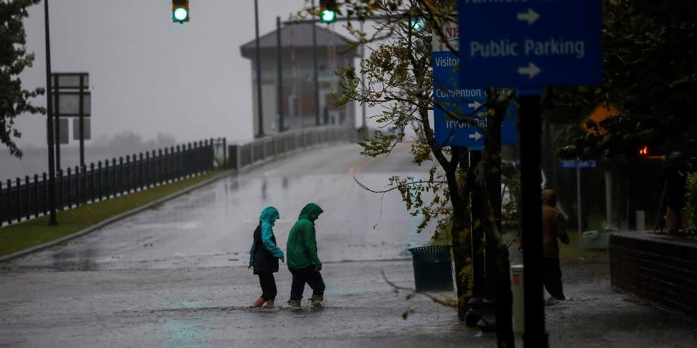 Πλησιάζει στις ΗΠΑ η «εξασθενημένη» Φλόρενς – Παραμένει απειλή για τους κατοίκους