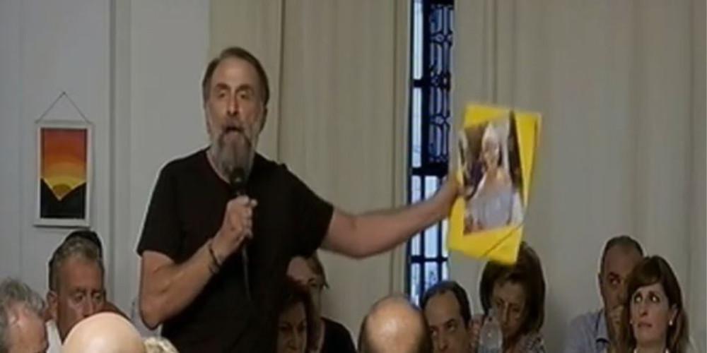 Ένταση με τον Σπίρτζη στο Νέο Βουτζά: «Έχασα την γυναίκα μου και θέλω απαντήσεις» [βίντεο]