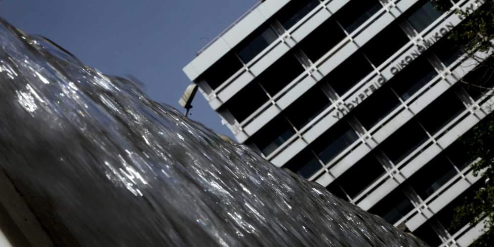 Το σχέδιο της κυβέρνησης για ΦΠΑ στην εστίαση, επιστρεπτέα προκαταβολή, έκπτωση στα ενοίκια