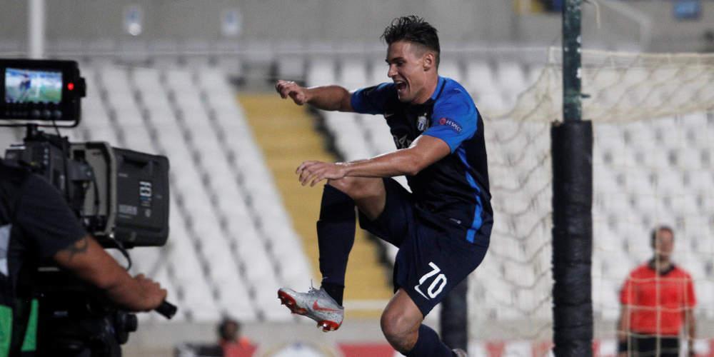 Απίστευτο: Πανηγύριζε το γκολ του και… χάθηκε στην τάφρο του ΓΣΠ [βίντεο]