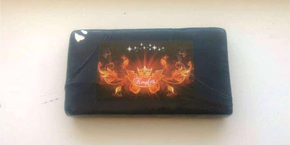 Σε αλεξίπτωτο πλαγιάς είχε κρύψει 25χρονη 6,5 κιλά κοκαΐνης - Συνελήφθη στο «Ελ. Βενιζέλος»