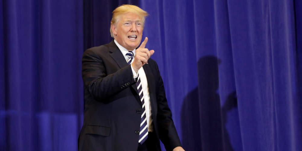 O Τραμπ τίμησε μετά θάνατον τον 'Ελβις με το Προεδρικό Μετάλλιο Ελευθερίας