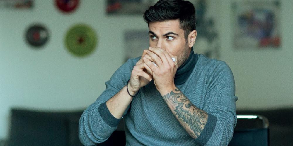 Ο Άκης Πετρετζίκης αποκάλυψε τον χαμηλό μισθό του στο Mega [βίντεο]