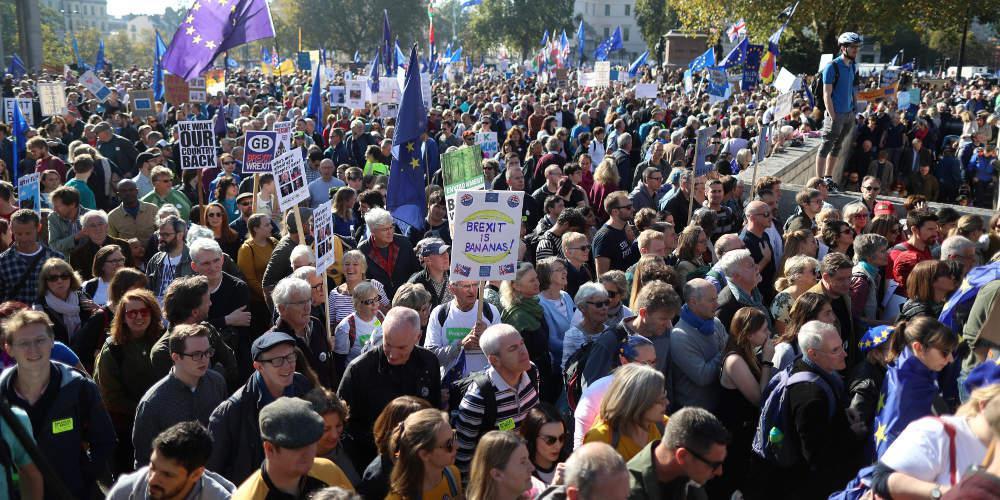 Στους δρόμους οι Βρετανοί ενάντια σε Brexit και Μπόρις Τζόνσον