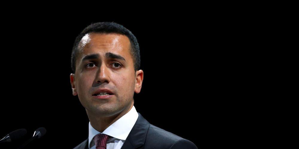 Τέλος ο Ντι Μάιο από πρόεδρος του Κινήματος 5 Αστέρων: Έβγαλε τη γραβάτα και παραιτήθηκε