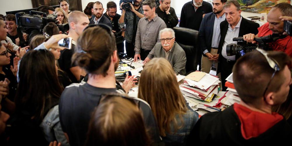 Τα «άκουσε» και στην Βουλή ο Γαβρόγλου μετά το «ντου» στο υπουργείο Παιδείας