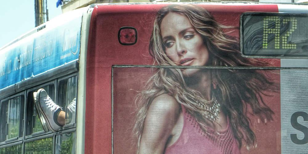 Επιθέσεις σε λεωφορεία: Άγνωστοι τραυμάτισαν κοπέλα στο μάτι με αεροβόλο όπλο