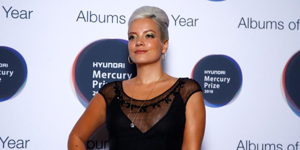 Αποκαλυπτική η Λίλι Άλεν - Το διάφανο ρούχο τα έδειξε όλα [εικόνες]