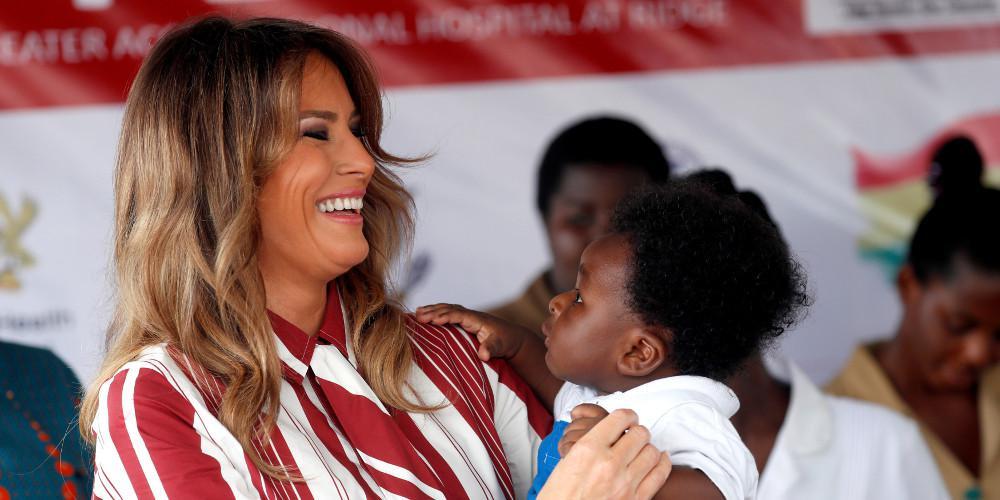 Στη Γκάνα η πρώτη στάση της σόλο περιοδείας της Μελάνια Τραμπ [εικόνες]