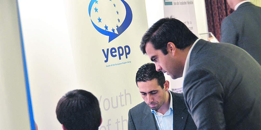 Πάνω από 250 σύνεδροι από το Ευρωπαϊκό Λαϊκό Κόμμα έρχονται στην Αθήνα!