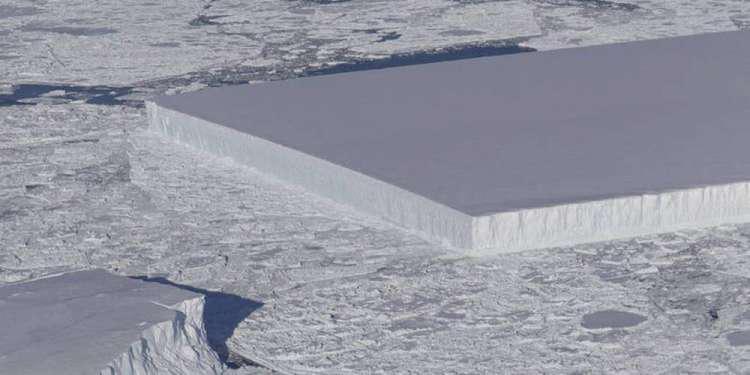 Τι λέει η NASA για το παγόβουνο-τέλειο ορθογώνιο στην Ανταρκτική