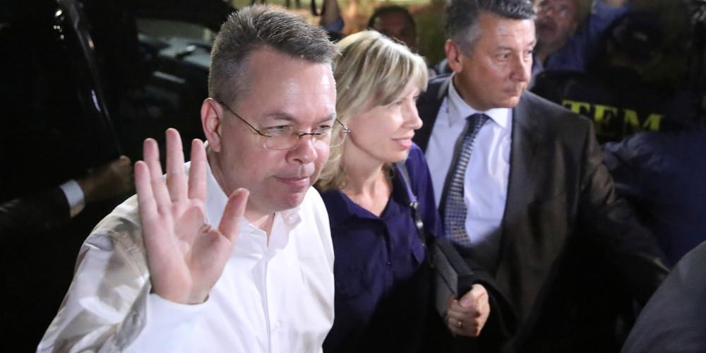 Στη Γερμανία ο πάστορας Μπράνσον - Θα μεταβεί στις ΗΠΑ και θα επισκεφτεί τον Λευκό Οίκο