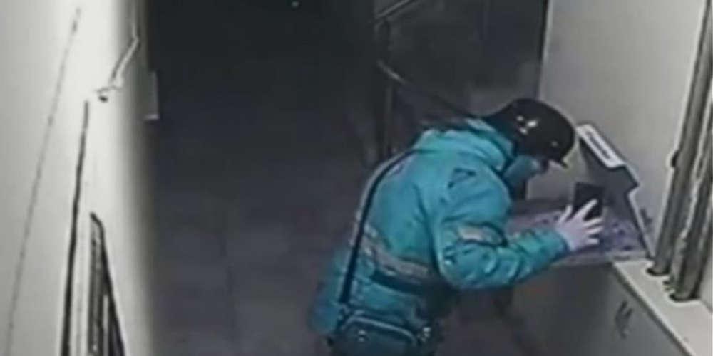 Τούρκος ντελιβεράς φτύνει σε πίτσα και κινδυνεύει με φυλάκιση [βίντεο]