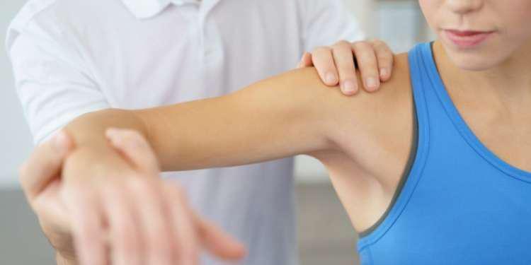 Ρήξη τένοντα στον ώμο: αποτελεσματική αντιμετώπιση χωρίς χειρουργείο