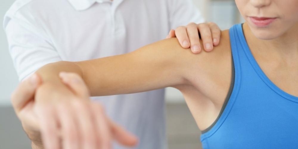 Ρήξη τένοντα στον ώμο: αποτελεσματική αντιμετώπιση χωρίς χειρουργείο