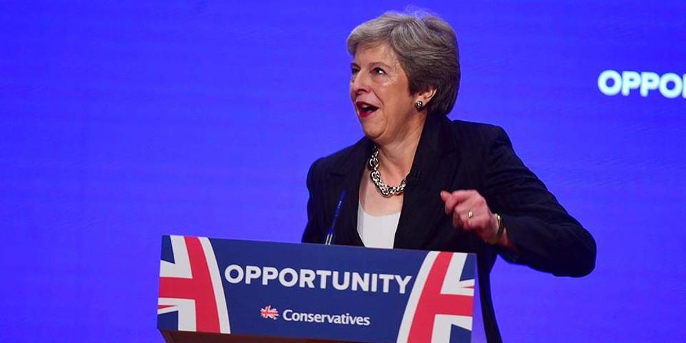 Στο BBC η τηλεοπτική αναμέτρηση Μέι – Κόρμπιν στις 9 Δεκεμβρίου για το Brexit