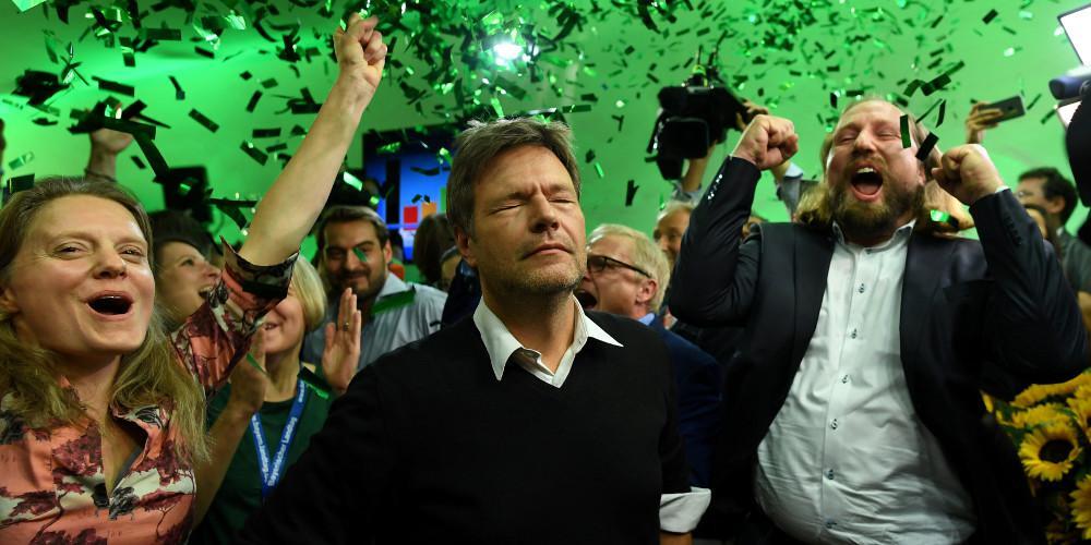 Εκλογική συντριβή για το σύμμαχο της Μέρκελ - Απώλεια αυτοδυναμίας για τη Χριστιανοκοινωνική Ένωση