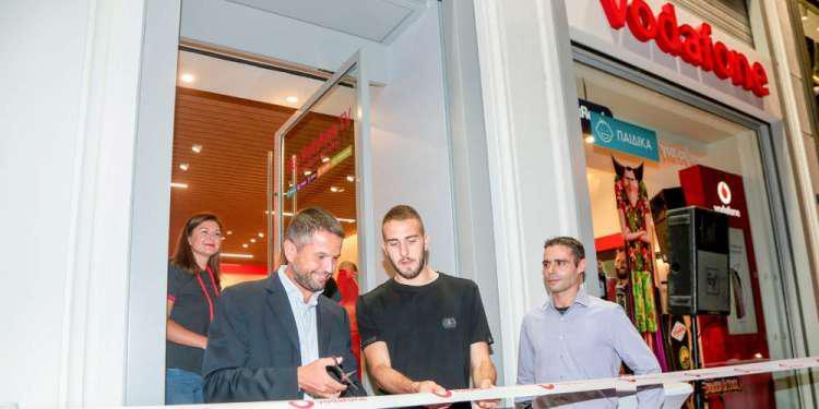 Η Vodafone εγκαινιάζει δυο νέα καταστήματα σε Αθήνα και Θεσσαλονίκη