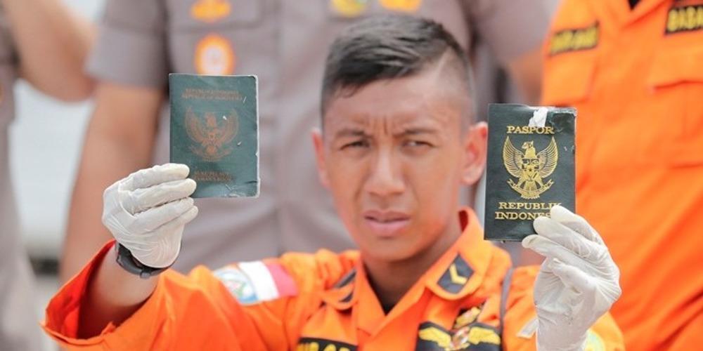 Απίστευτο: Αεροσκάφος χτύπησε σε στύλο ενώ ετοιμαζόταν να απογειωθεί