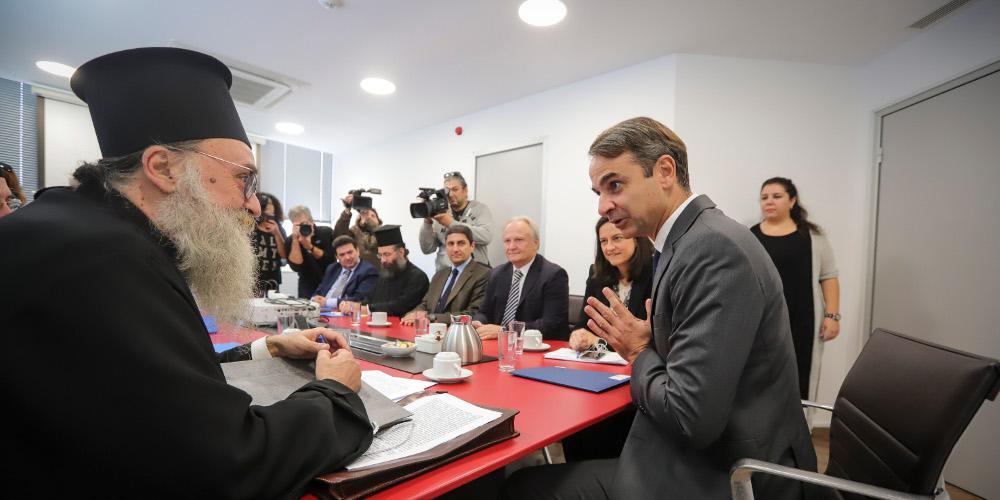 Στο πλευρό των ιερέων τάχθηκε ο Μητσοτάκης – Θα επαναφέρουμε την μισθοδοσία