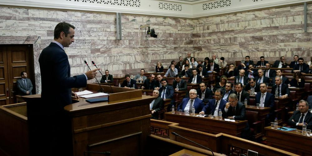 Με εντολή Μητσοτάκη παραιτούνται όλοι οι βουλευτές της ΝΔ από τα αναδρομικά