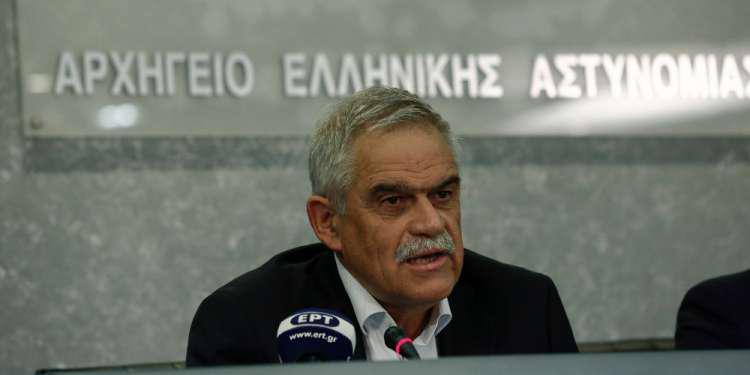 Πέταξαν τρικάκια στο σπίτι του Τόσκα με συνθήματα για την Βόρεια Ηπειρο και τον Κατσίφα