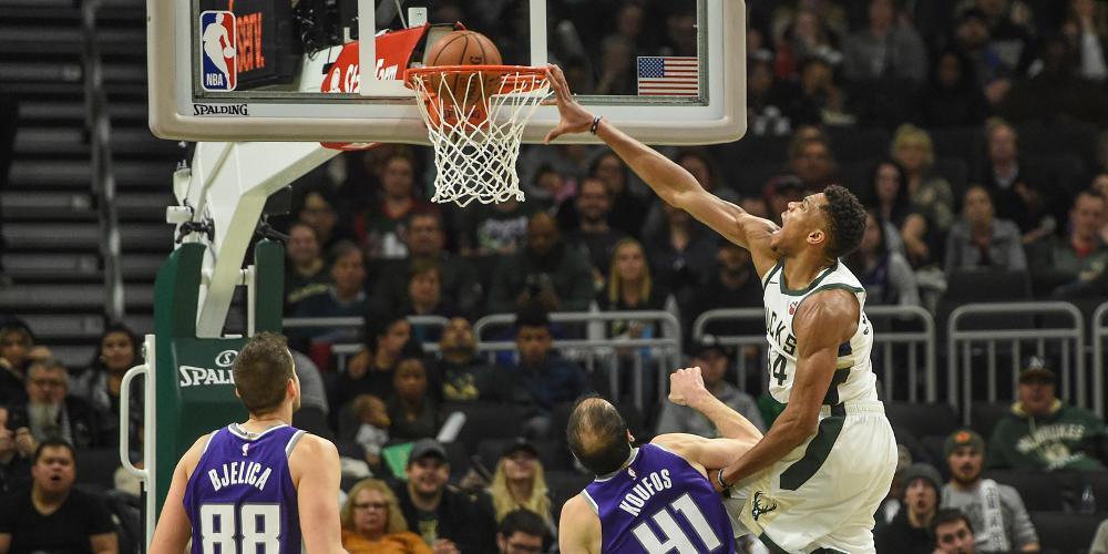 Το εντυπωσιακό κάρφωμα του Αντετοκούνμπο μπροστά στον Κουφό [βίντεο]