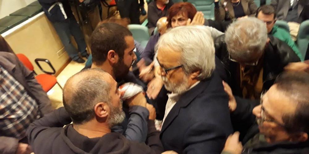 Eπεισόδια στην ομιλία Πετρόπουλου και Παπανάτσιου στο Βόλο [εικόνες & βίντεο]