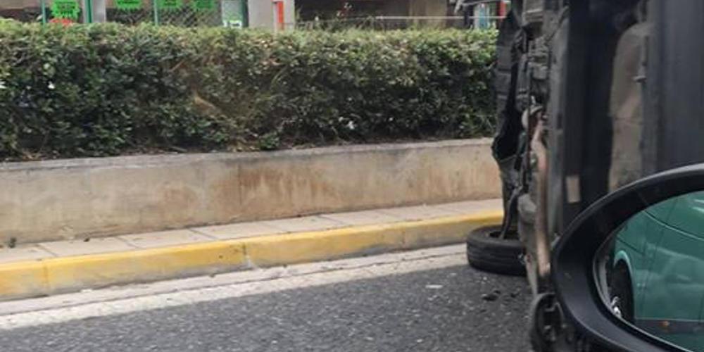 Έκτακτο: Τροχαίο στον Γερακα – Αναποδογύρισε ΙΧ μετά από σύγκρουση με πούλμαν