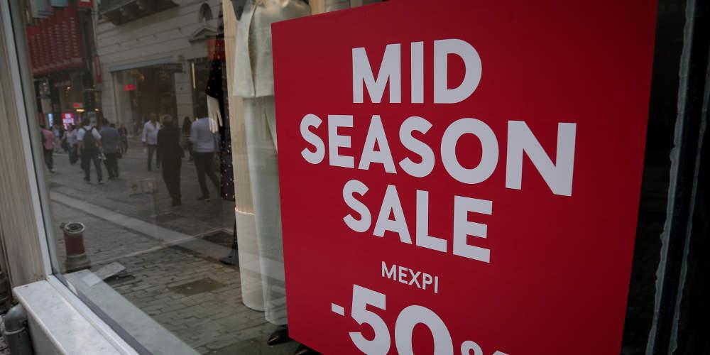 Αρχίζουν την Πέμπτη οι ενδιάμεσες εκπτώσεις με ανοιχτά μαγαζιά και την Κυριακή