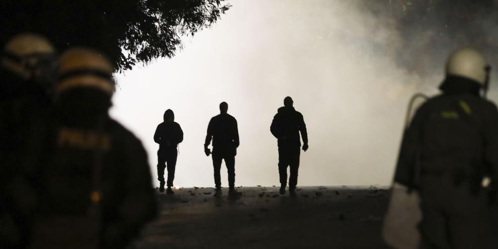 Ελεύθεροι με όρο να μην πλησιάζουν Πολυτεχνείο και Εξάρχεια αφέθηκαν οι 8 κατηγορούμενοι για τα επεισόδια