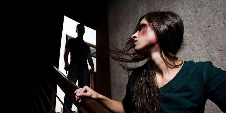 ενδοοικογενειακή βία