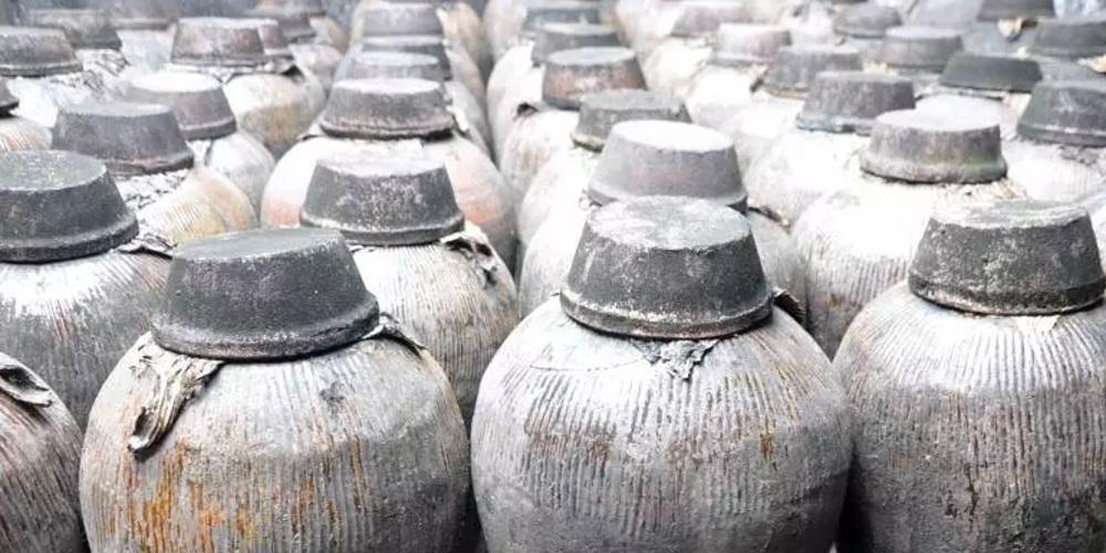 Εντοπίστηκε μέσα σε τάφο ένα δοχείο που περιείχε κρασί ηλικίας 2.000 ετών