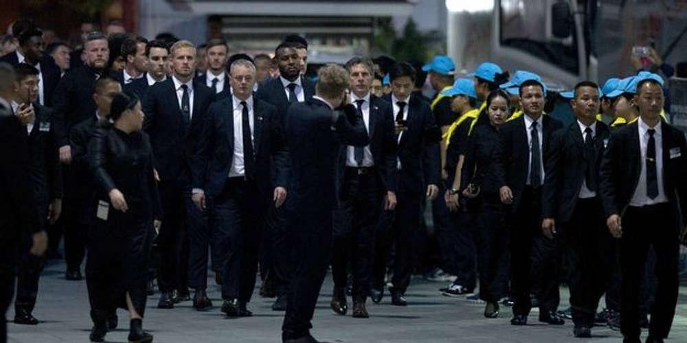 Συγκλονιστικές στιγμές στην Ταϊλάνδη: Γονατιστοί τίμησαν τη μνήμη του Vichai οι παίκτες της Λέστερ [βίντεο]