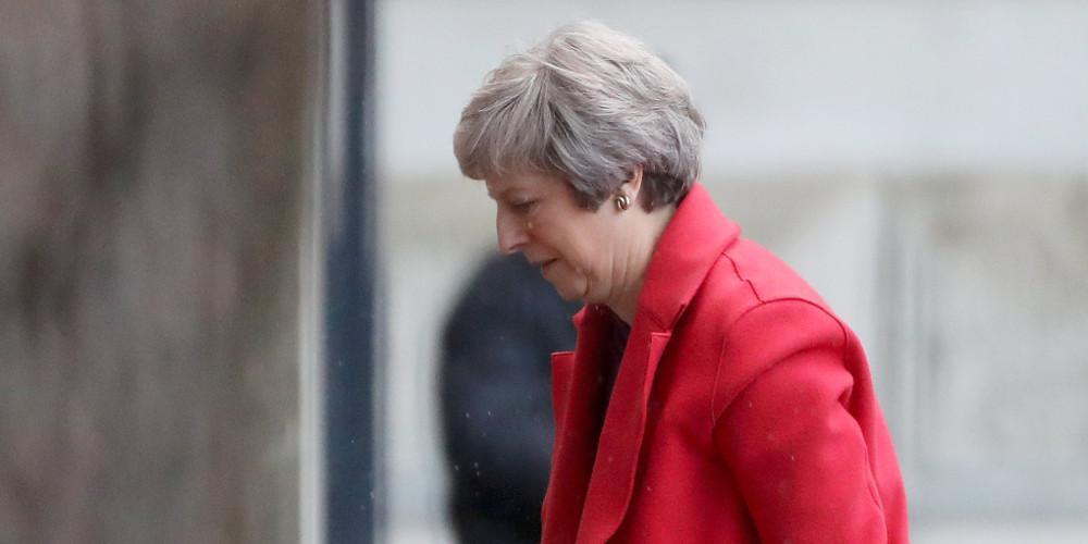 Financial Times: I Mei den tha paraitithei mexri na perasei i symfonia sto Brexit