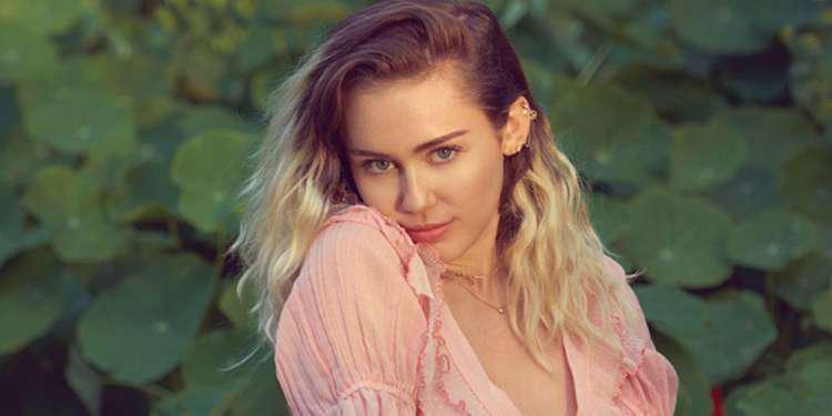 Το... άγχος της Μάιλι Σάιρους να δείξει το σέξι ατύχημά της [εικόνες]