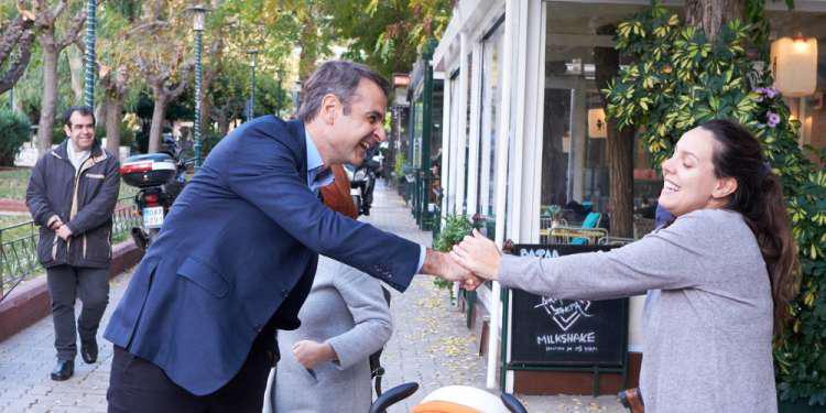 Απίστευτο βίντεο με τον Μητσοτάκη: «Είσαι απίστευτος γκόμενος» του λέει μητέρα