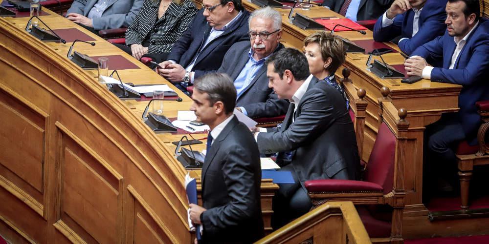 Μετωπική Μητσοτάκη-Τσίπρα στη Βουλή για αμυντική συμφωνία και ποδόσφαιρο