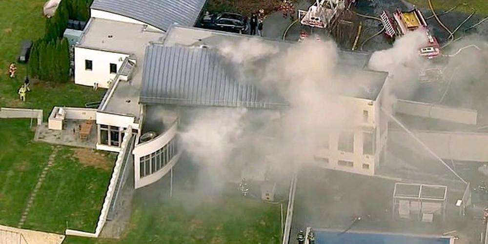 Άγρια δολοφονία οικογένειας ομογενούς στις ΗΠΑ: Τους σκότωσαν κι έβαλαν φωτιά στην έπαυλη [βίντεο]