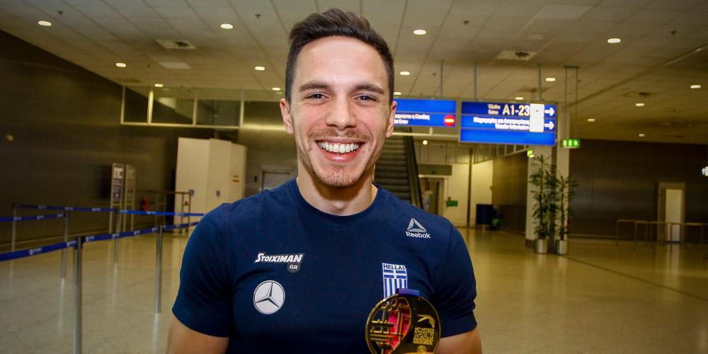 «Συγκινήθηκα με την κερκίδα»: Επέστρεψε στην Ελλάδα ο «χρυσός» Λευτέρης Πετρούνιας