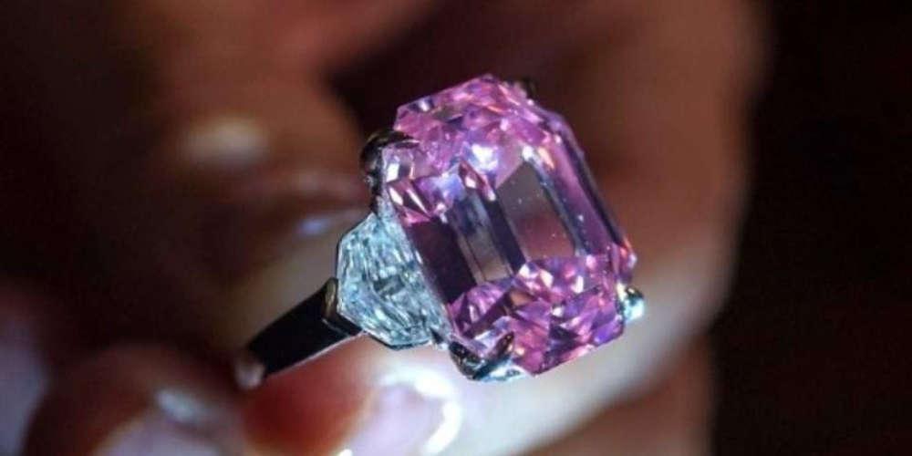 Το σπανιότατο ροζ διαμάντι «Pink Legacy» βγαίνει στο... σφυρί