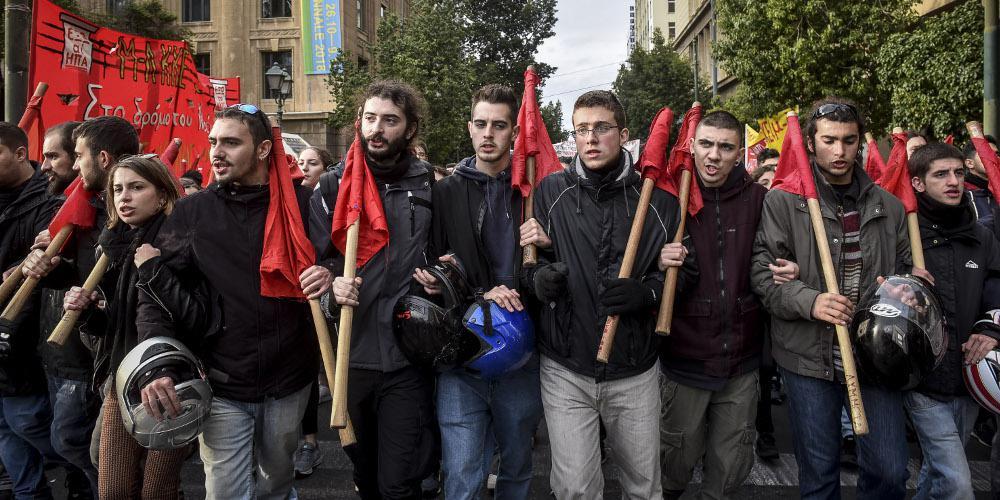 «Φρούριο» η Αθήνα για το Πολυτεχνείο: Ξεκίνησε η μεγάλη πορεία προς την αμερικανική πρεσβεία