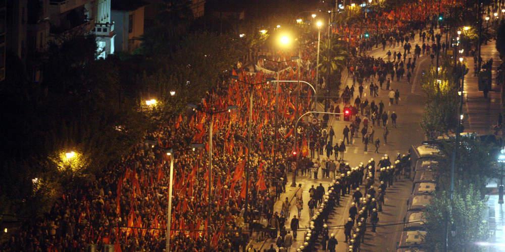 Υπό δρακόντεια μέτρα ασφαλείας ετοιμάζεται η πορεία για την 45η επέτειο του Πολυτεχνείου